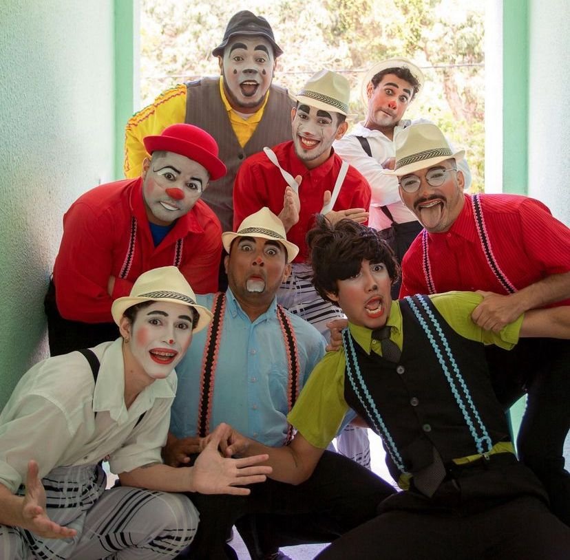 Trupe de circo Os Ladrões de Sorrisos e Camila Masiso compõem a programação do próximo Domingo na Arena