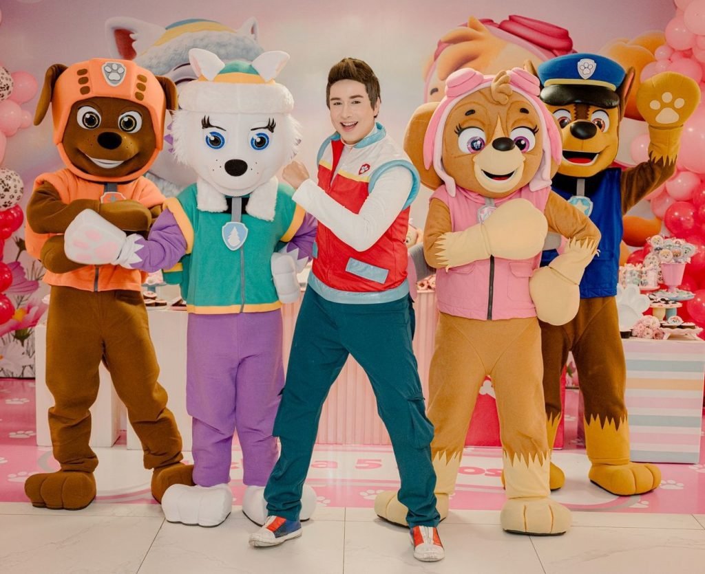 Domingo na Arena traz Cia Era Uma Vez e Rosas na Cartola na programação deste domingo