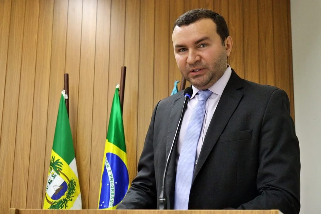 Em leitura da mensagem anual, prefeito Emídio Jr. destaca seu empenho e o trabalho acontecendo em Macaíba