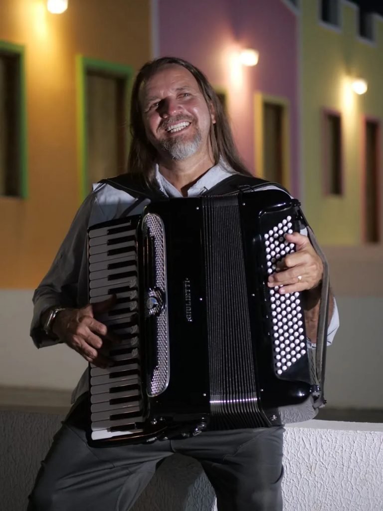 Com forró e gentileza, Arraiá do Seu Gentil traz Dorgival Dantas, Luan Estilizado e Giullian Monte em maio