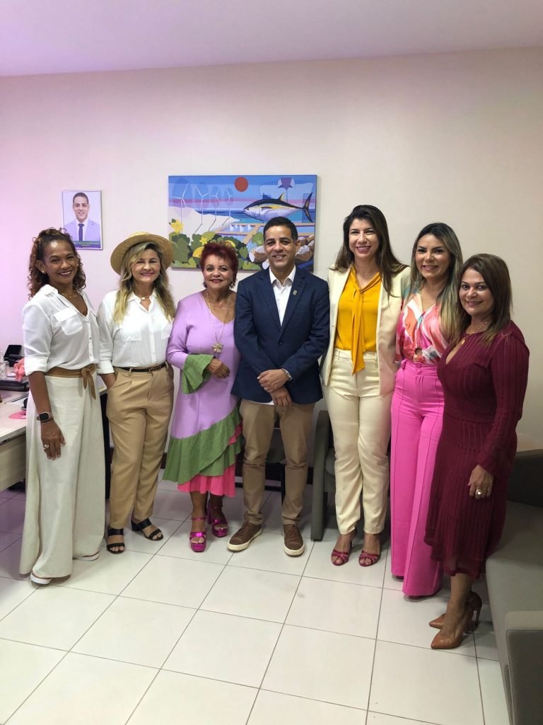 Presidente da FECAM destaca incentivo a mulheres no Legislativo em evento da Federação