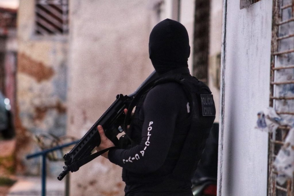 Polícia Civil divulga imagens de roubo em loja de Parnamirim