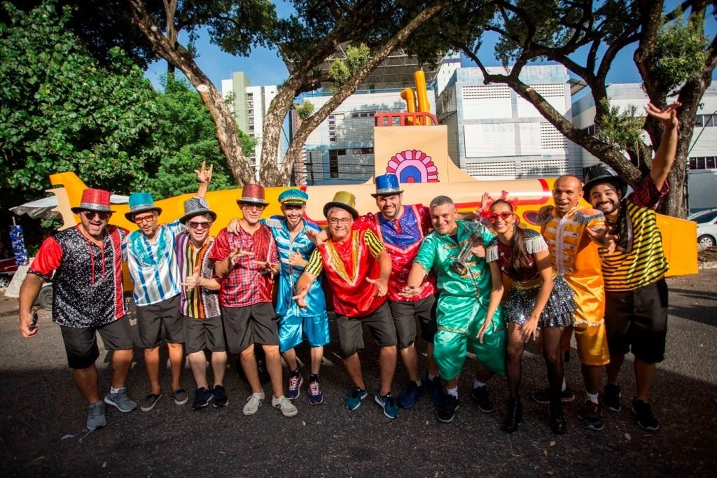 A banda do Bloco Submarino Amarelo relembra o Carnaval com clássicos dos Beatles no Bar 294