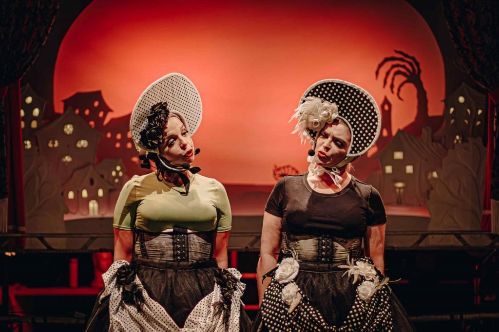 *Após “Meu Seridó” e “Sinapse Darwin”, a produtora Casa de Zoé apresenta seu mais recente espetáculo teatral: “Clenyldes e Clenôrys”