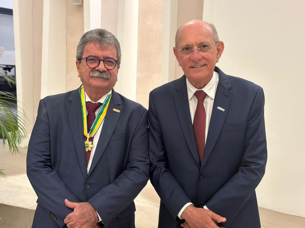 Amaro Sales é agraciado com a medalha da Ordem do Mérito Industrial da CNI