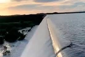 Terceiro maior reservatório de água do RN, Barragem de Umari volta a sangrar