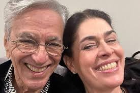 Ex-governanta processa Caetano Veloso e pede indenização milionária