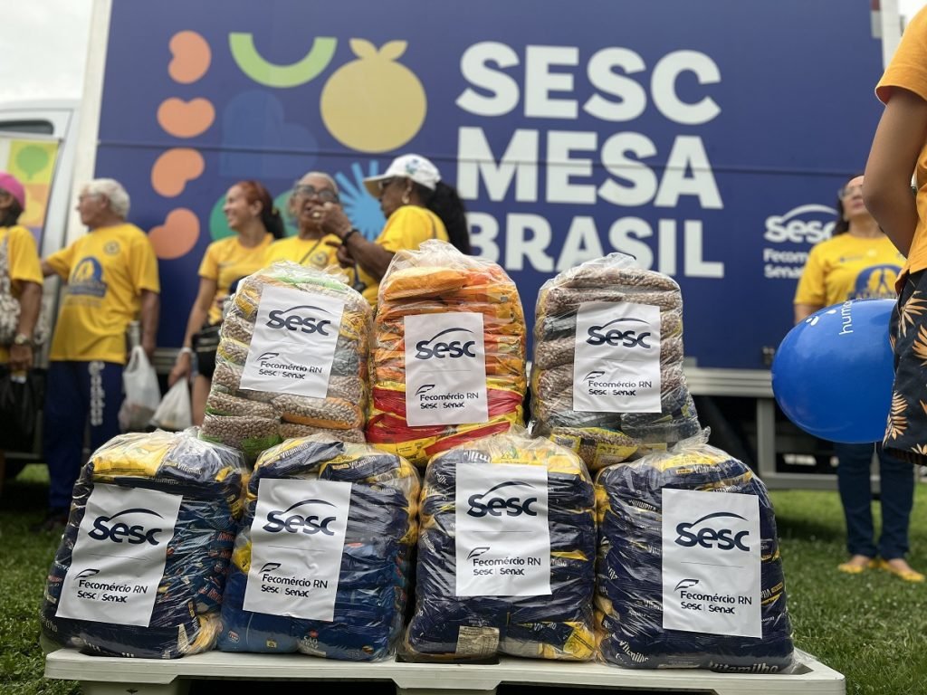 Alimentos arrecadados na Caminhada da Mãe Potiguar em parceria com Sesc Mesa Brasil embarcam para o RS, nesta sexta-feira (10)