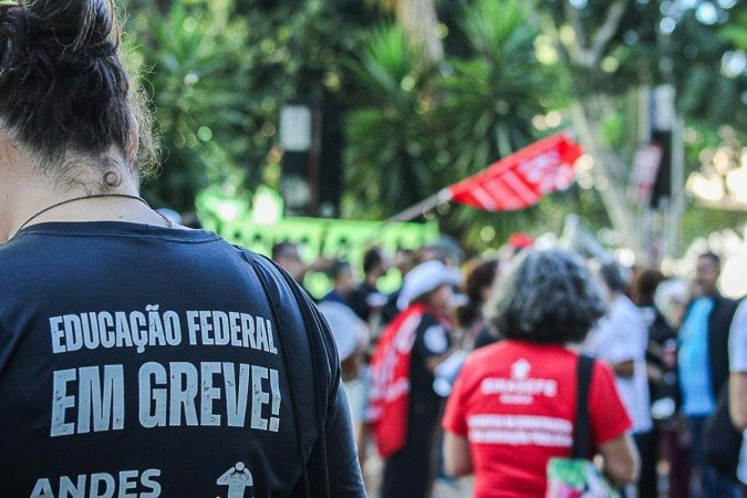Grevistas criticam o governo federal: “40 anos longe do chão de fábrica”