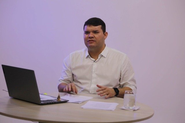 Em live, Lawrence Amorim dispara: “Fomos chutados com aquela nota” em relação a Allyson