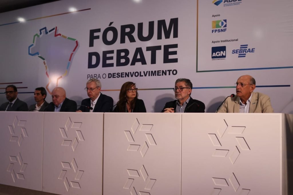 Roberto Serquiz aponta oportunidades e desafios no acesso ao crédito em fórum da ABDE