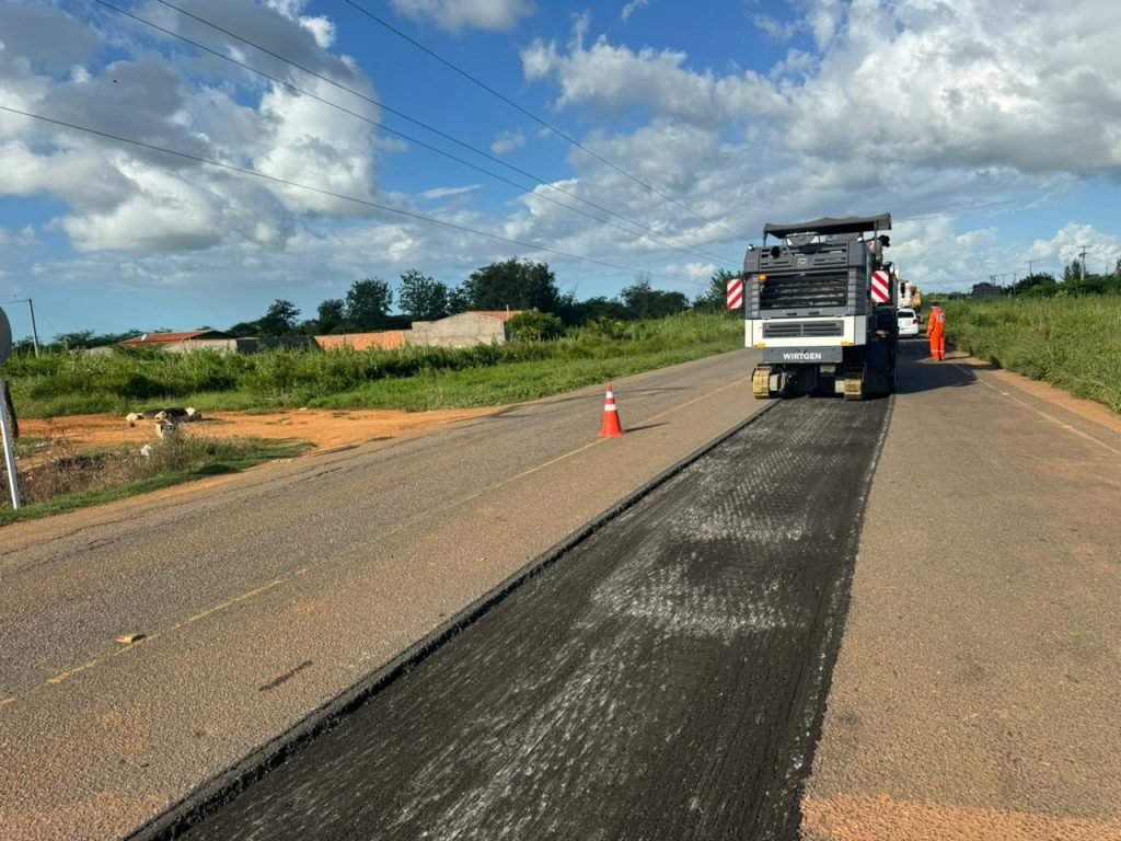 Programa estadual de recuperação de estradas segue com obras na rodovia RN-015