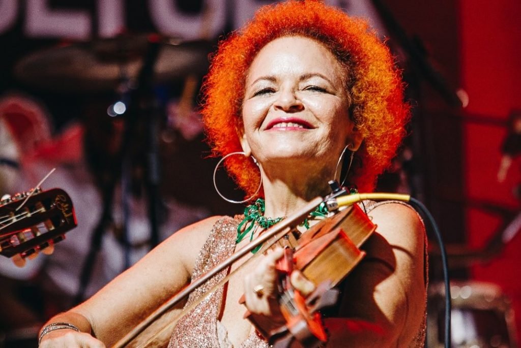 Com entrada franca, Tiquinha Rodrigues apresenta sua arte na Estação do Cordel