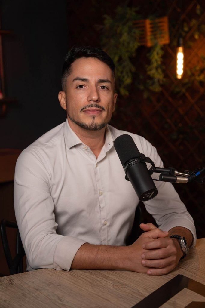 Instalação de tomadas de carros elétricos é a treta da vez nos condomínios; advogado Igor Hentz explica o que está em discussão