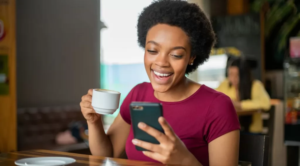 Internet faz mal? Novo estudo sugere efeito positivo da vida online no bem-estar