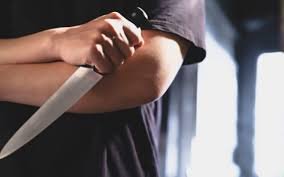 Homem reage a assalto e esfaqueia bandido na Via Costeira, em Natal