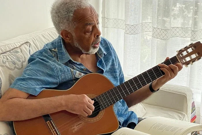 Gilberto Gil anuncia despedida dos palcos após turnê em 2025