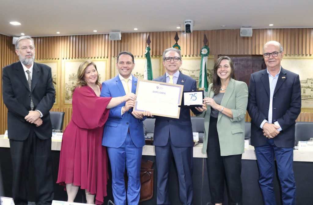 FIERN prestigia homenagem aos 75 anos da Fecomércio-RN na Câmara Municipal de Natal