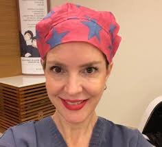 Corpo de médica brasileira morta em acidente na África passa por perícia e não tem prazo para traslado