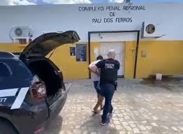 Filho é preso em flagrante ao tentar matar a mãe dentro de delegacia no interior do RN, diz polícia