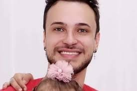 Zombou da filha com paralisia cerebral: polícia investiga influencer