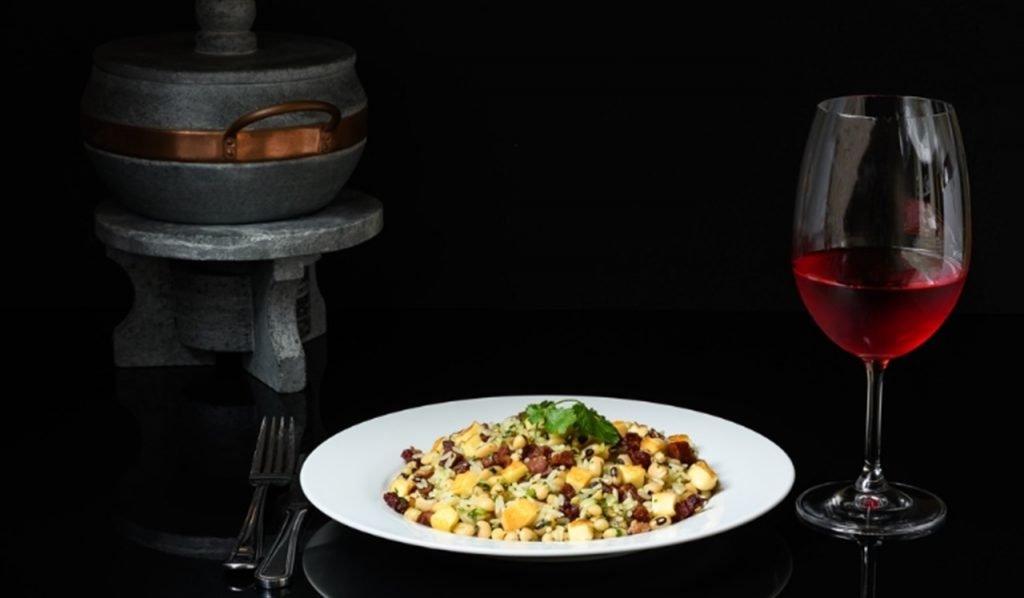 Sommelière de clube famoso dá dicas para harmonizar vinhos e comidas nordestinas