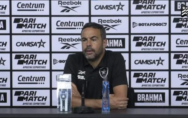 Artur Jorge não condiciona vitória do Botafogo a ter um jogador a mais