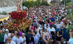 Milhares de fiéis vão às ruas de Currais Novos para acompanhar Procissão de Sant’Ana