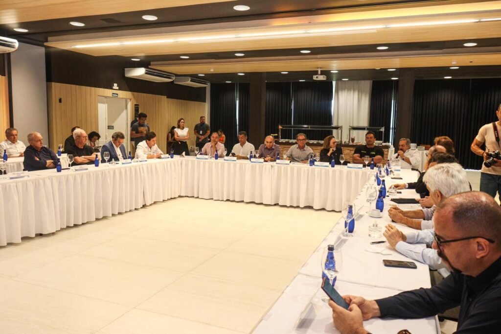 Fecomércio-RN debate impactos da reforma tributária em evento com parlamentares e líderes empresariais