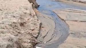 Condomínio de luxo é flagrado despejando esgoto na praia de Areia Preta em Natal, diz Semurb