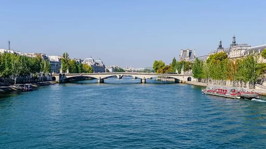 Será que funciona? Franceses prometem “cagaço” no rio Sena antes das Olimpíadas em Paris
