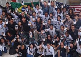 Embaixada dos EUA oferece intercâmbio para jovens brasileiros com tudo pago