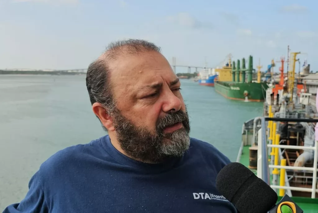 Comandante da draga explica como vai funcionar a obra de engorda de Ponta Negra por