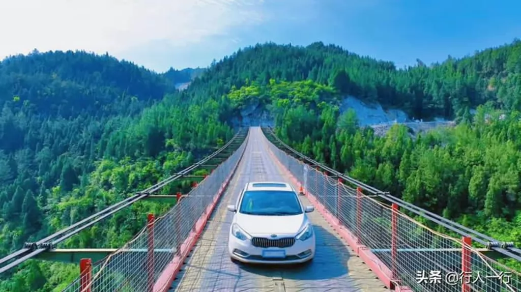Conheça a ponte mais assustadora do mundo. Veja vídeos incríveis!