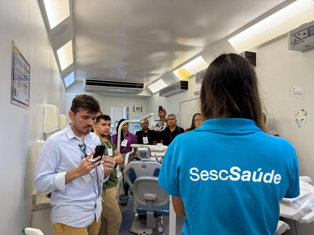 Unidade móvel OdontoSesc é destaque em Fórum Estadual de Vigilância Sanitária