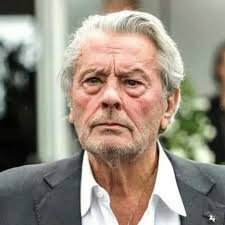 Alain Delon, astro do cinema francês, morre aos 88 anos