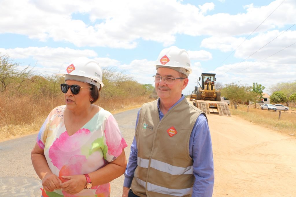 Governadora visita obras da RN-015 que avança para a fase de duplicação na zona urbana de Baraúna