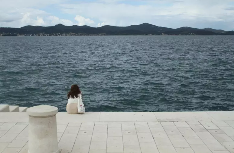 Conheça o instrumento que toca música com as ondas do mar, na Croácia