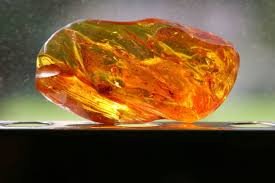 Mulher usava pedra rara de R$ 6 milhões como peso de porta sem saber