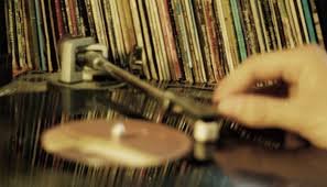 Vinil, fax e mais: tecnologias do passado resistem em pleno século 21