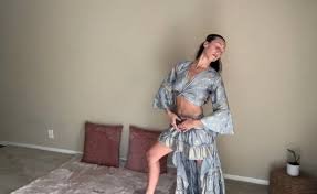 Mulher ‘ultraminimalista’ viraliza por desapego material e economiza todo mês R$ 11 mil