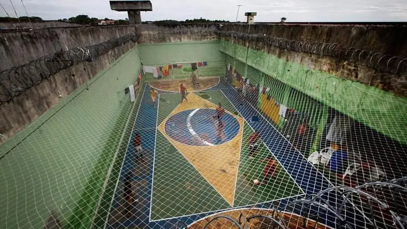 96% homens, 48% pardos, 30% sem julgamento: o perfil dos presos no Brasil