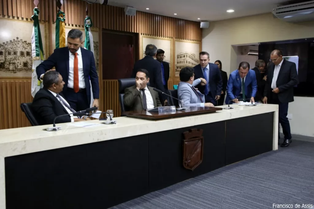 Paulinho tem apoio de 21 vereadores e Natália de seis