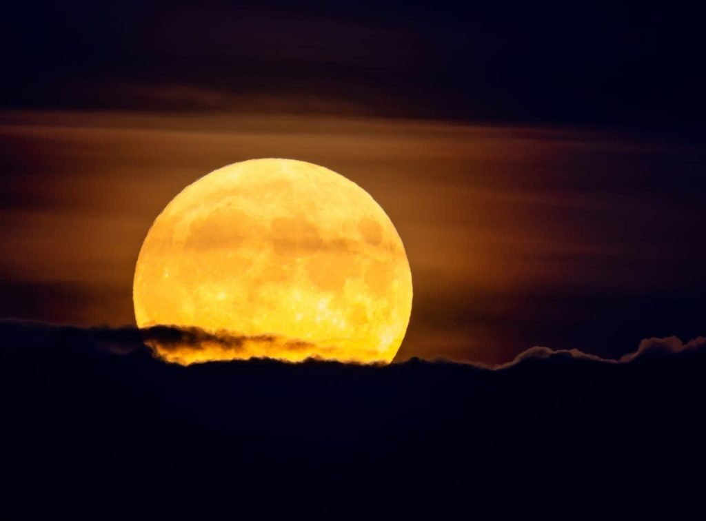 Maior superlua do ano acontece hoje – saiba como observar