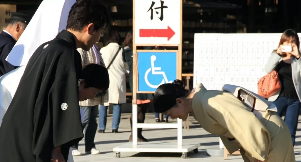 4 regras de etiqueta antigas que eram muito esquisitas