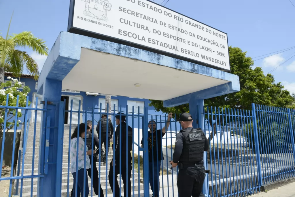 Jovem que baleou colega em escola de Natal é presa