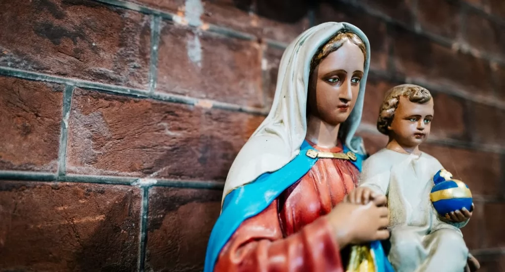 Qual era a idade da Virgem Maria quando teve Jesus?