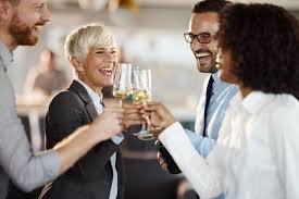 O que fazer (e o que não fazer) na festa de fim de ano da firma