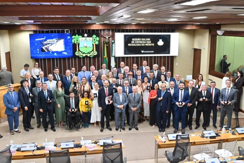Assembleia Legislativa homenageia personalidades que contribuem para desenvolvimento do RN