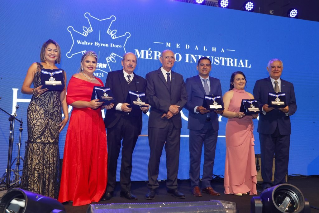 FIERN homenageia empresários com Medalha do Mérito Industrial Walter Byron Dore